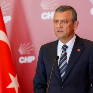 chp genel baskani ozgur ozelin makam araci iddiasi suc orgutu elebasi ile baglanti iddiasi QXf2qQQ6