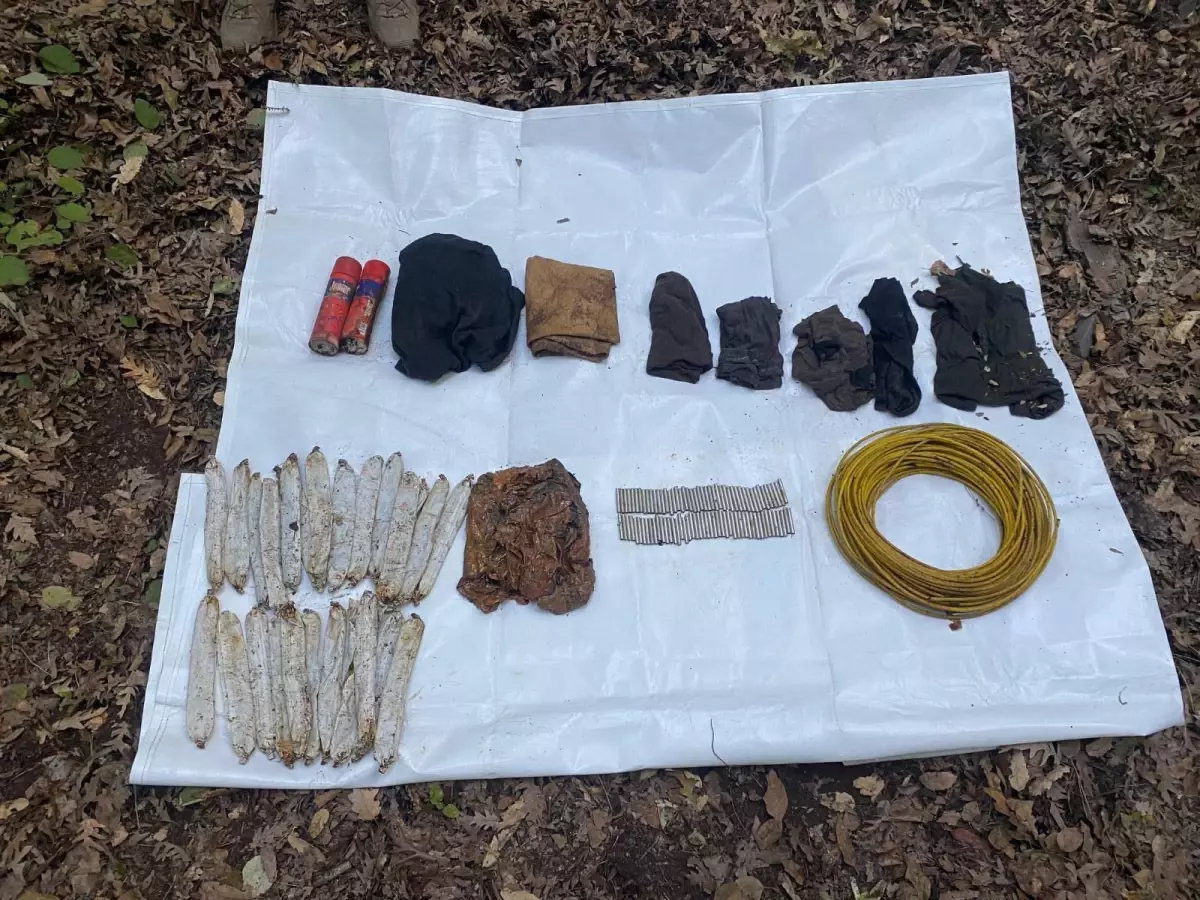 dortyolda jandarma operasyonu pkkya ait patlayicilar ele gecirildi CprUzX5M