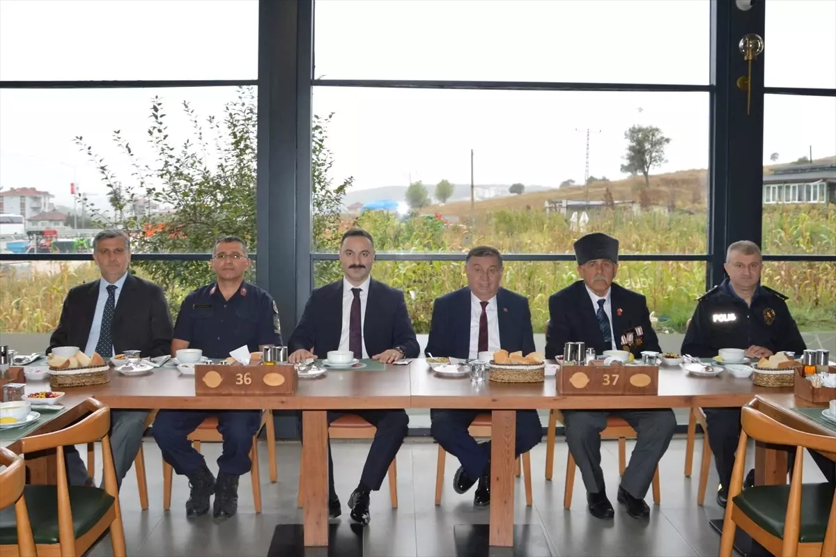 havza kaymakamligindan gaziler onuruna yemek programi zNyG13Lz