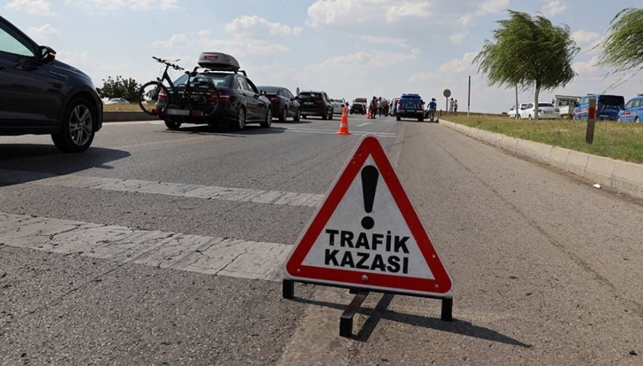 karsidan karsiya gecerken otomobil carpti 45 yasindaki adam hayatini kaybetti S8dgZCv6