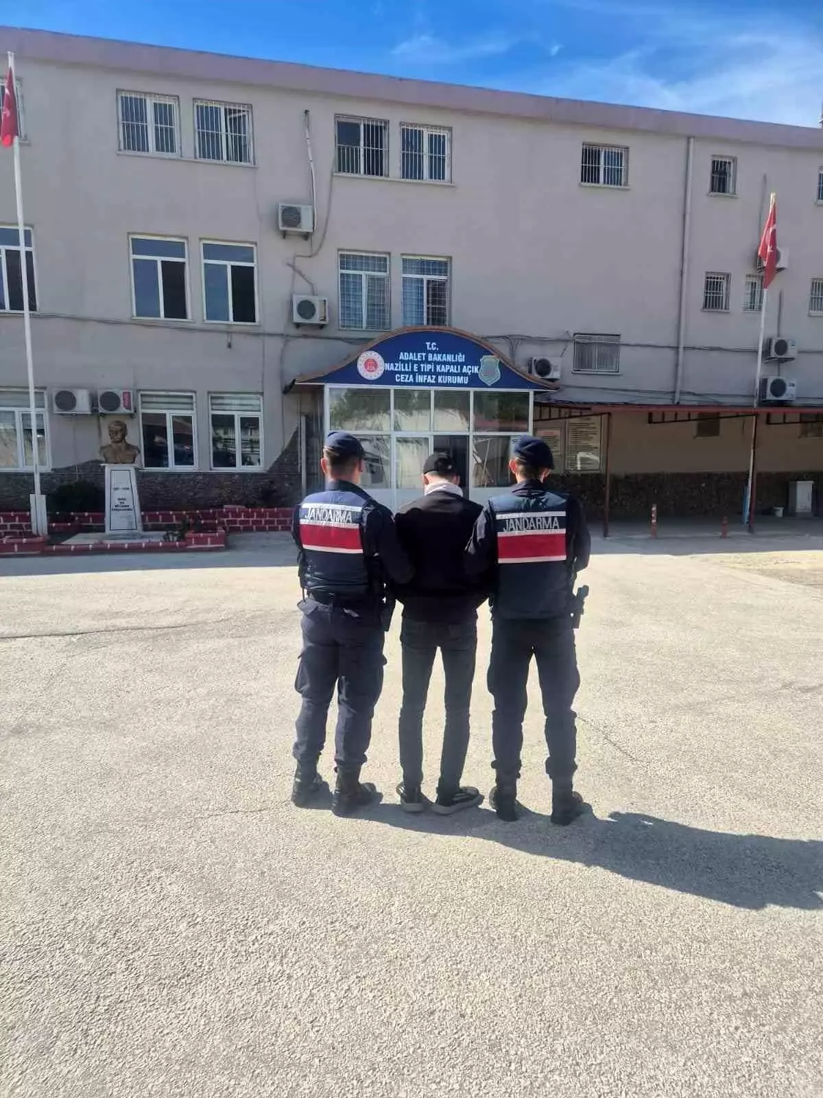 aranan hirsiz jandarma tarafindan yakalandi CuXgr5za.jpg