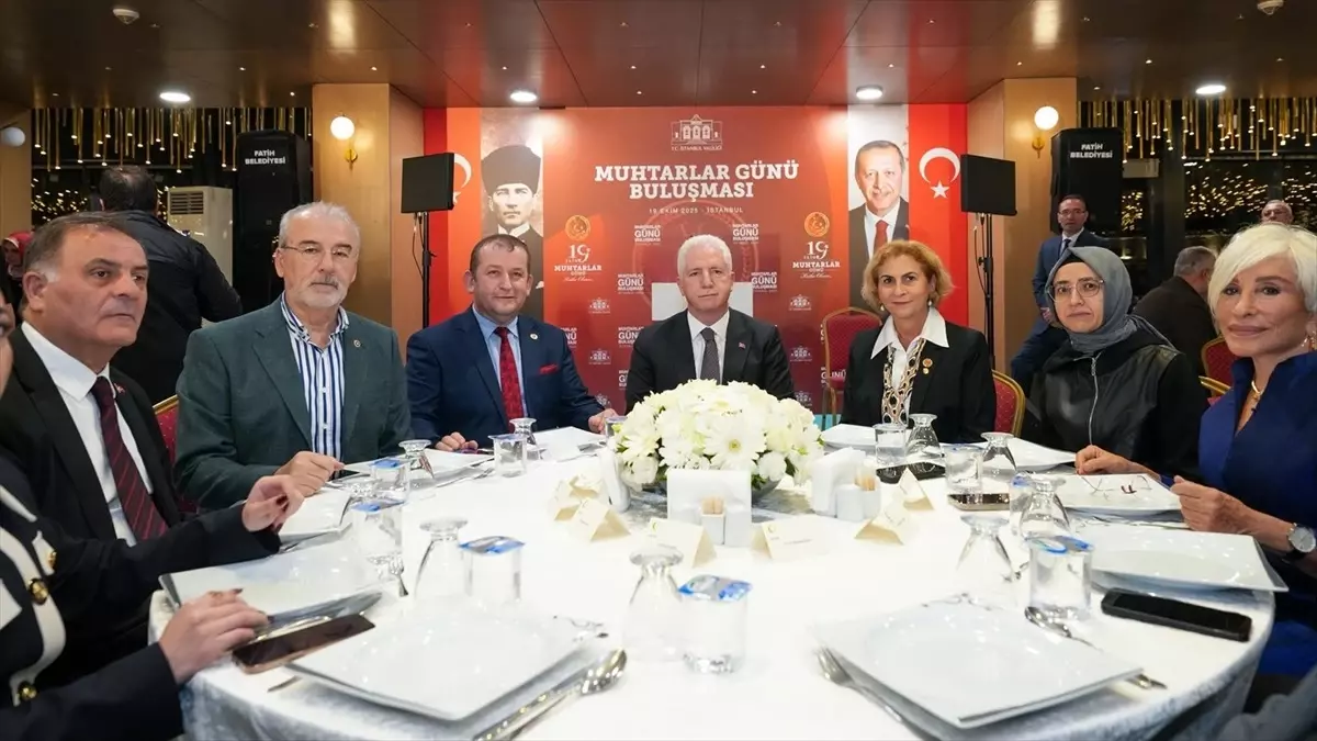 istanbul valisi gul kentte gorev yapan muhtarlarla bir araya geldi OQicRQuw.jpg