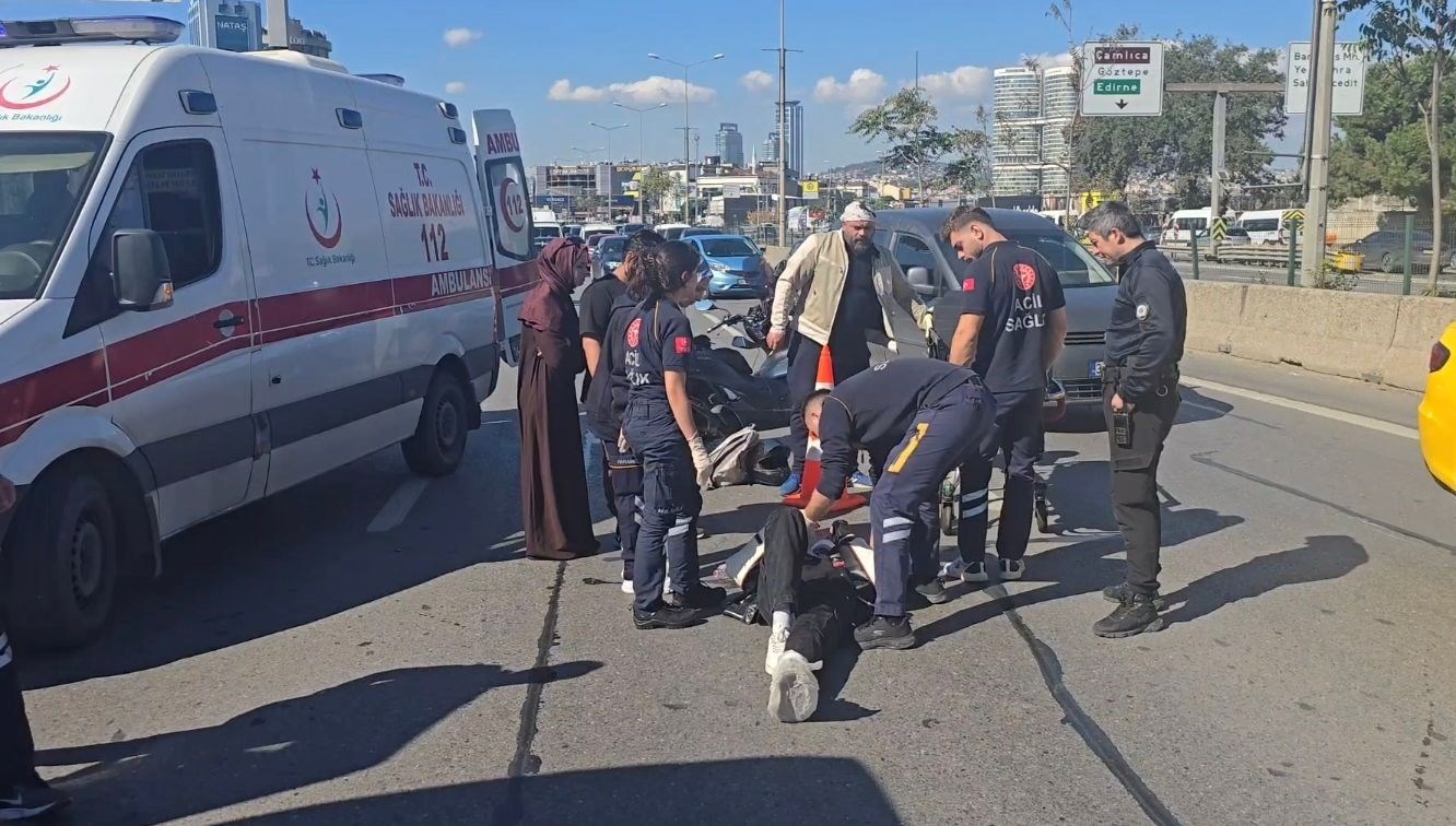 kadikoyde sapagi kaciran otomobil surucusu motosiklete carpti eMMgkbdN