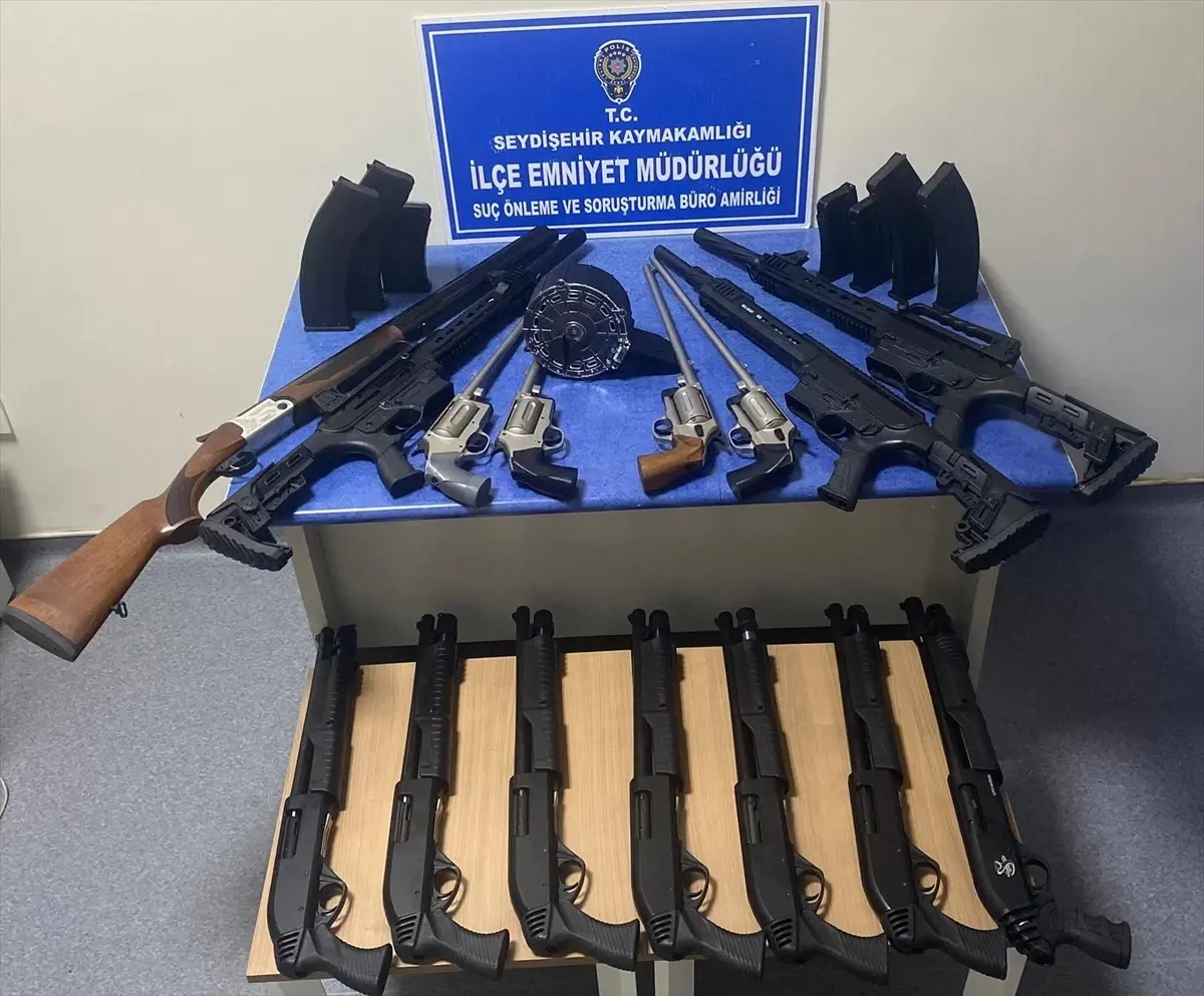 konyada ruhsatsiz silah bulunan aracta zanli tutuklandi HCPOjKxg.jpg