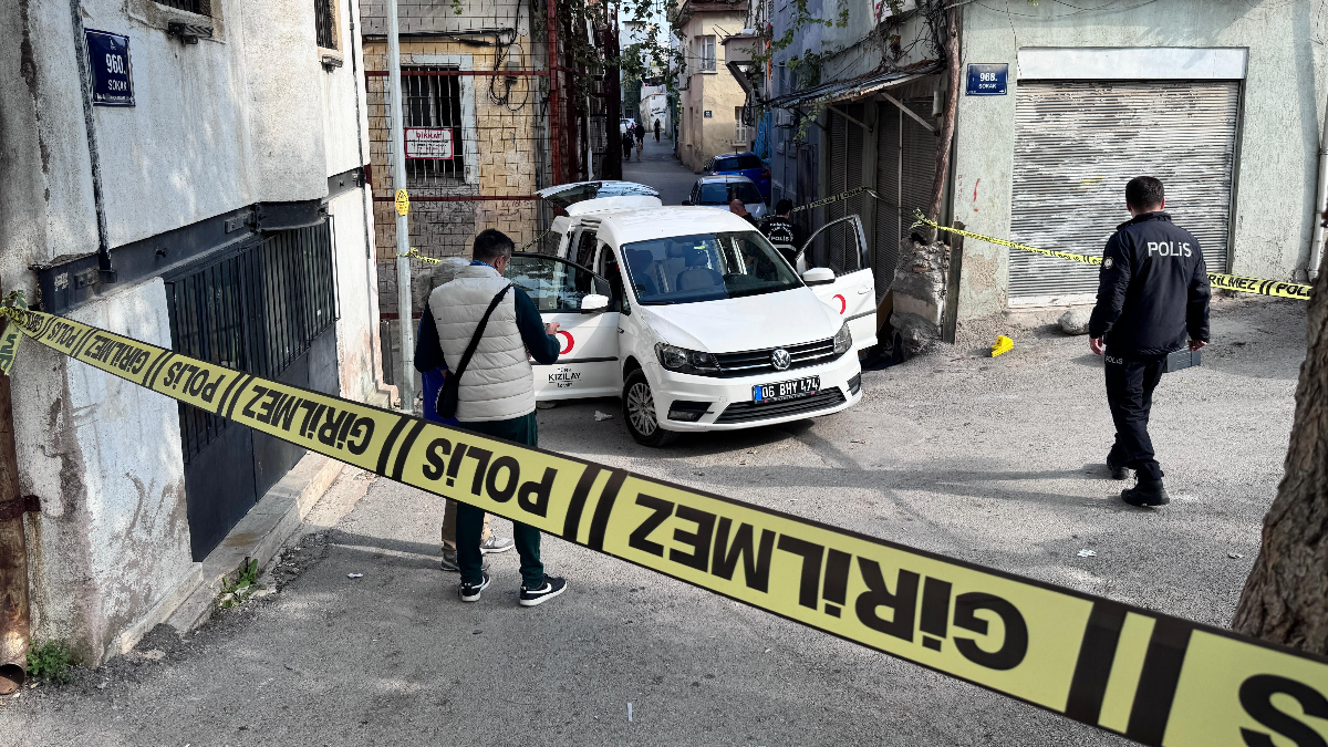 izmirde kizilay personeline silahli saldiri l2EPabT7.jpg