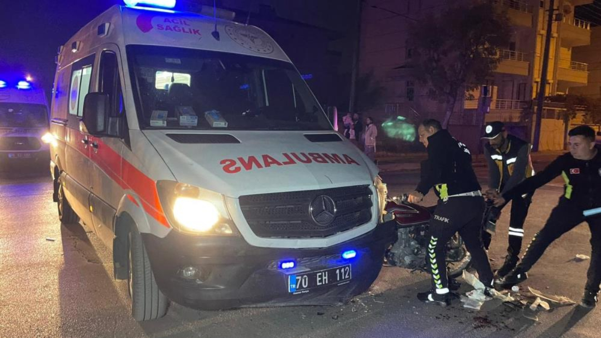 karamanda yarali tasiyan ambulansin carptigi motosikletin surucusu yaralandi eflA8qL2.jpg