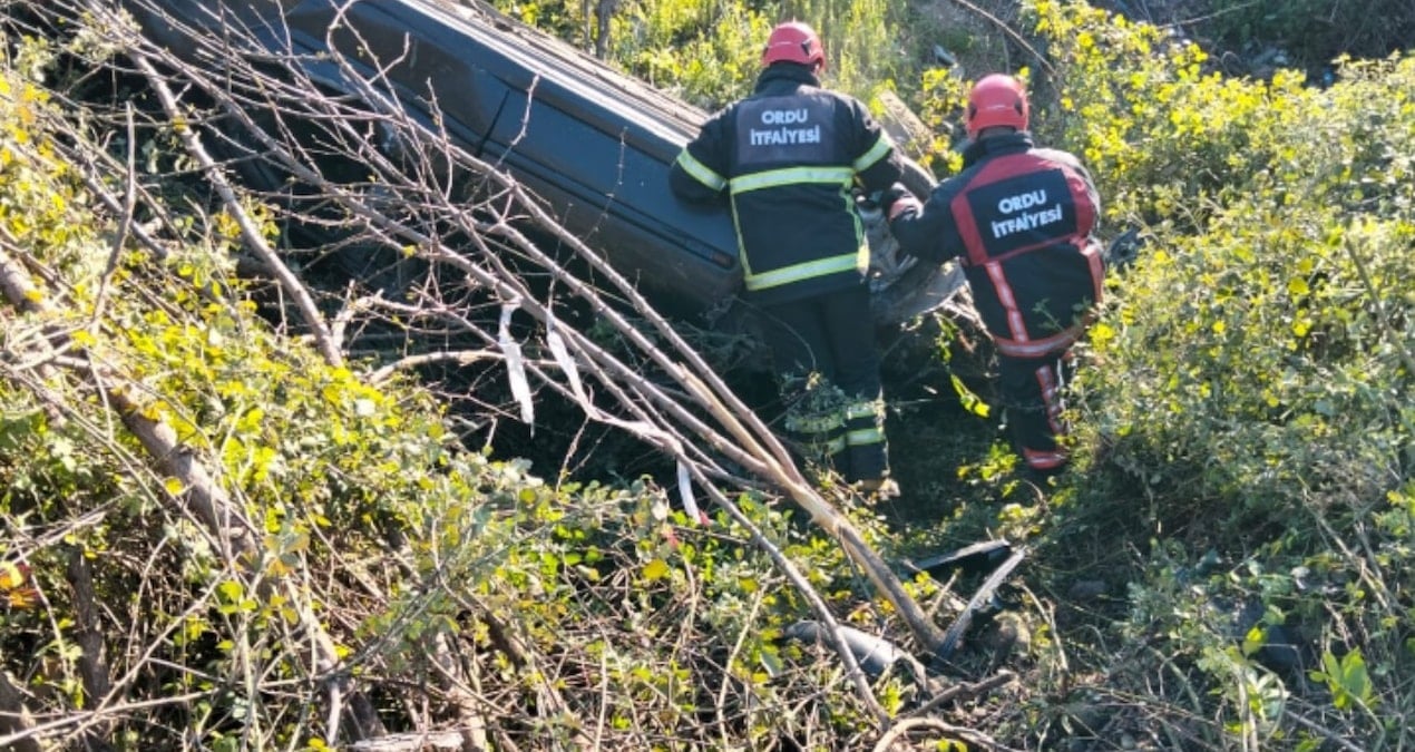 Fatsa’da Trafik Kazası: Şarampole Devrilen Araçta Sürücü Yaralandı
