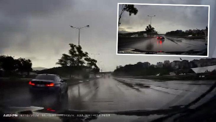 Maltepe D-100’de dehşet anları kamerada! Yağmurda kontrolden çıkan otomobil bariyere çarptı